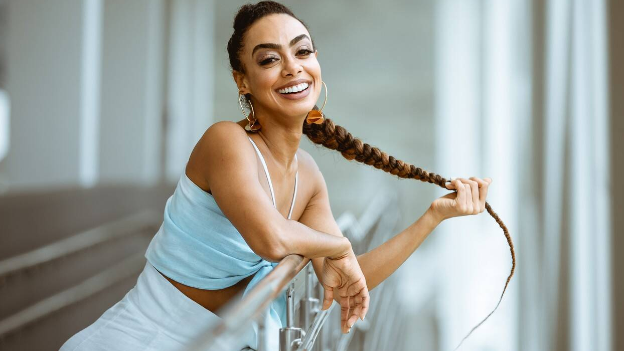 Dandara Mariana esbanja boa forma com fantasia de carnaval: “Globeleza!”