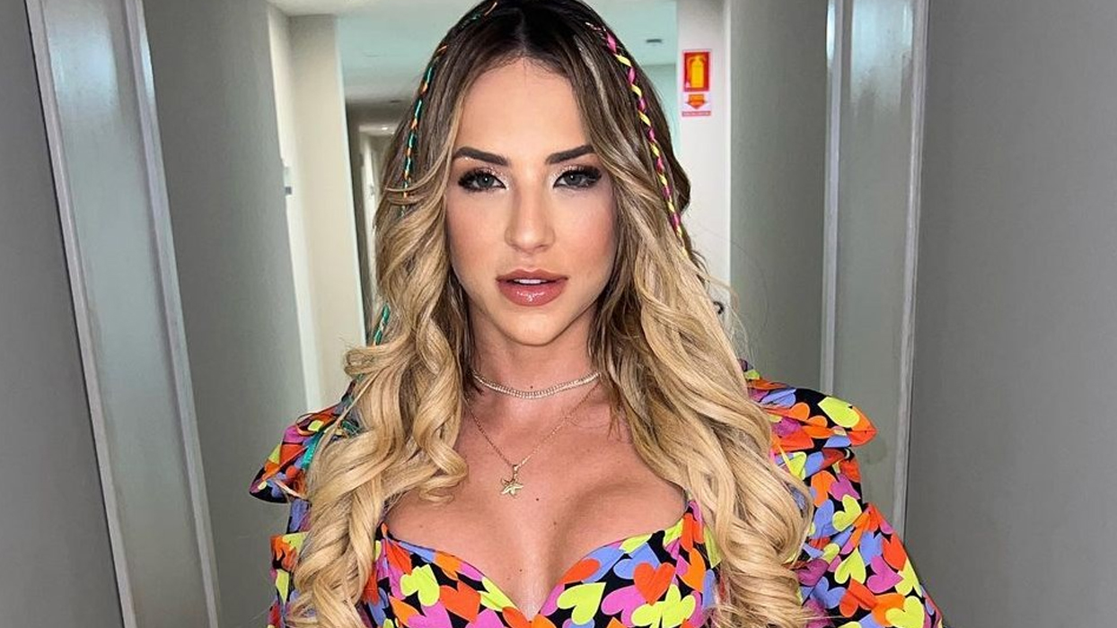 Gabi Martins exibe look de carnaval e esbanja sensualidade: “Uma perfeição!”