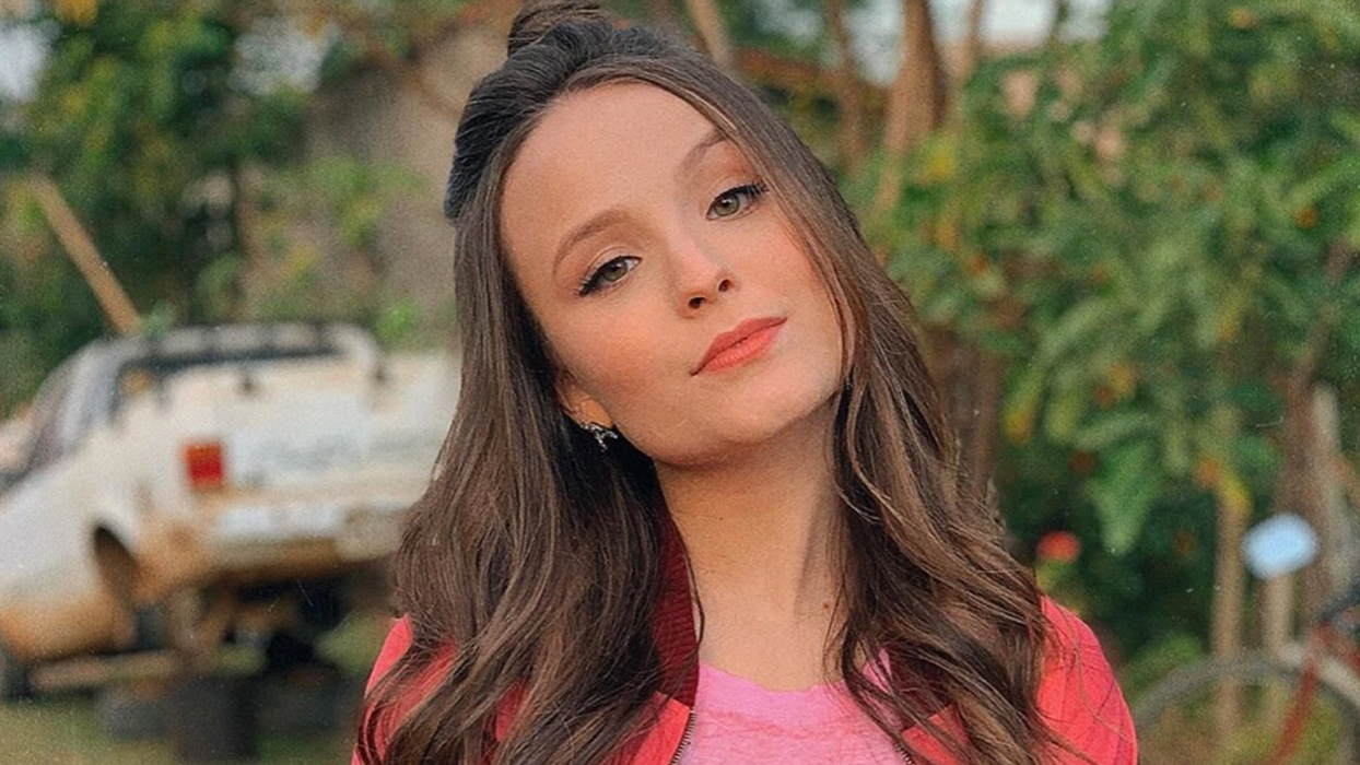 Larissa Manoela reúne melhores cliques no Instagram e é exaltada: “mulherão!”