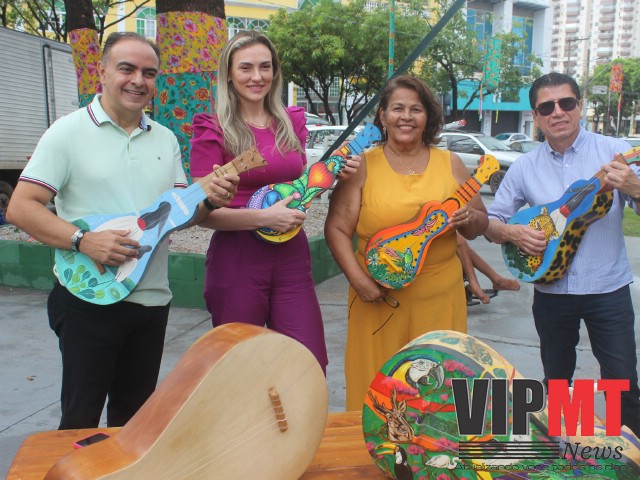 Alvorada Festiva na Praça 8 de abril