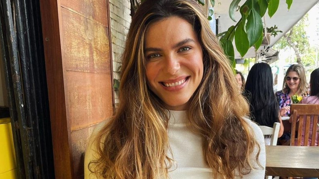 Mariana Goldfarb curte barzinho no fim de semana: “É delicioso vestir a própria pele!”