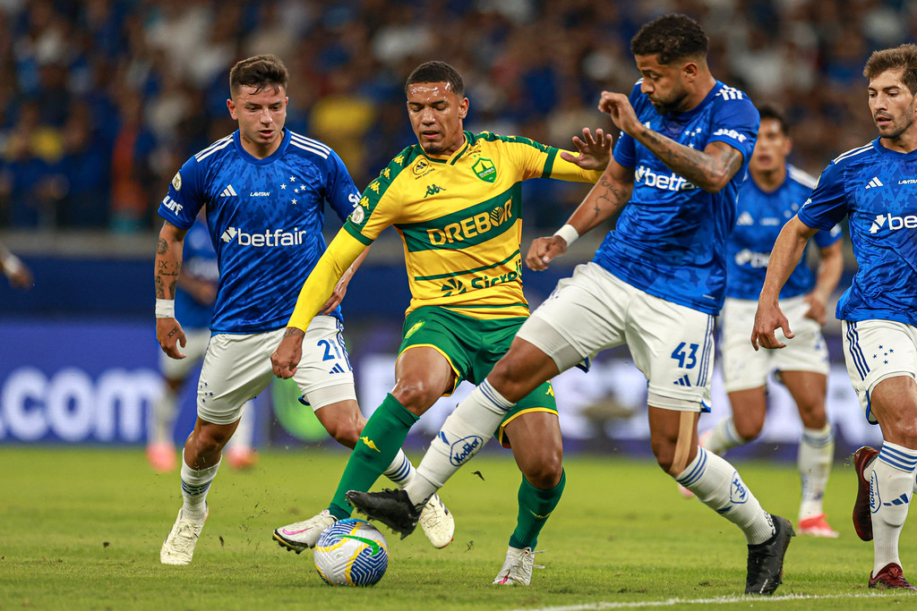Cuiabá joga bem, mas perde de 2×1 para o Cruzeiro fora de casa pelo Brasileirão; veja os gols