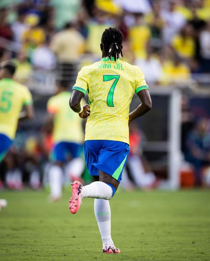 ‘Quer colocar o Brasil contra mim’, rebate Vini Júnior após crítica de Tiago Leifert
