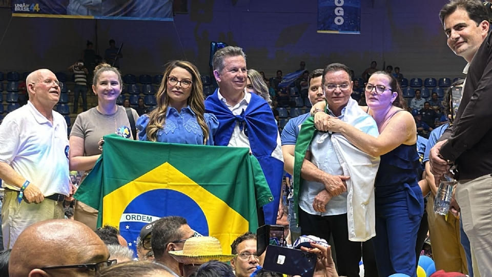 Com presença do casal Mendes, Botelho é homologado: “vamos trazer a esperança da mudança”