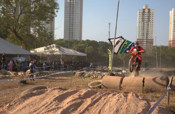 Mais de 100 competidores participam do 2º Moto Encontro da Companhia Raio da PM