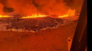 Imagens aéreas impressionantes mostram lava em fissura vulcânica; veja