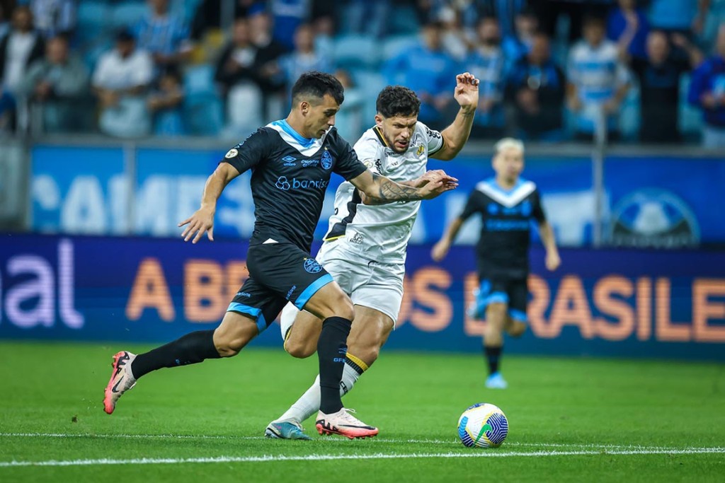 Grêmio é derrotado pelo Criciúma em jogo atrasado da 16ª rodada do Brasileirão