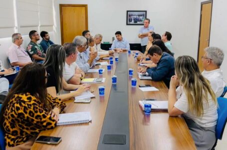 Um dia após a reunião do prefeito Kalil Baracat com o secretariado, as Equipes de Transição de Várzea Grande e da prefeita eleita, Flávia Moretti se reuniram hoje