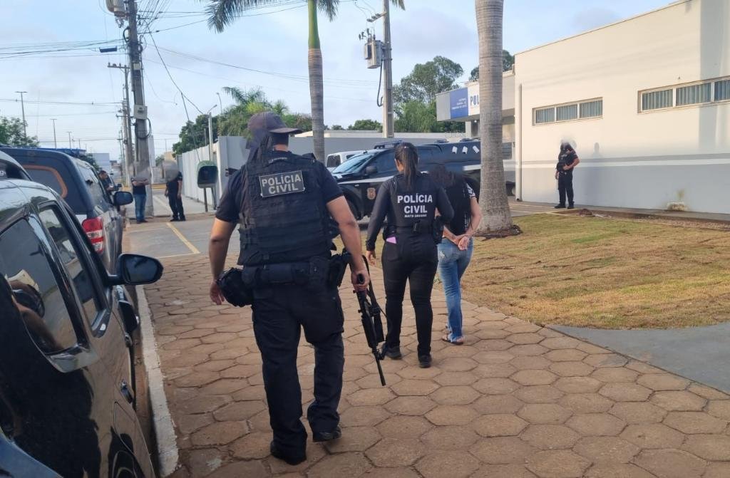 Polícia prende casal que comandava venda de drogas pelo WhatsApp