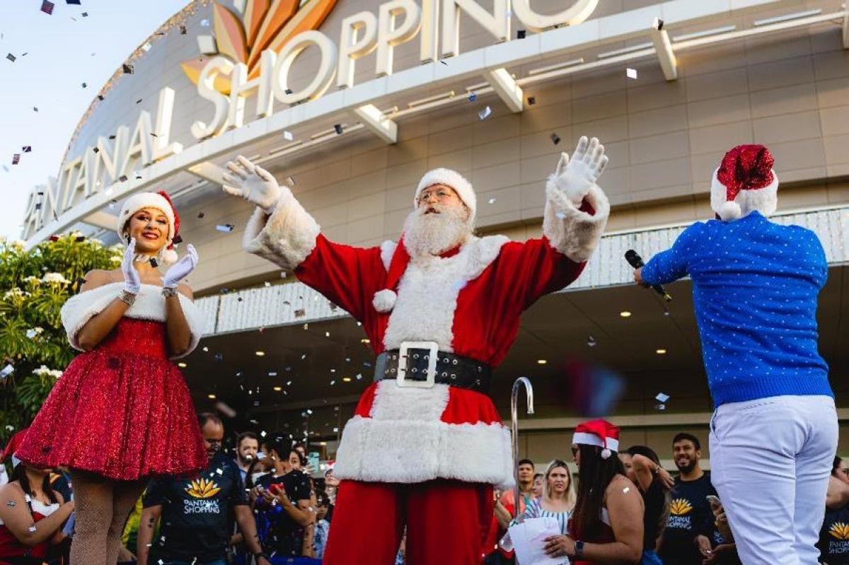 Shopping tem horário especial no feriado com Papai Noel