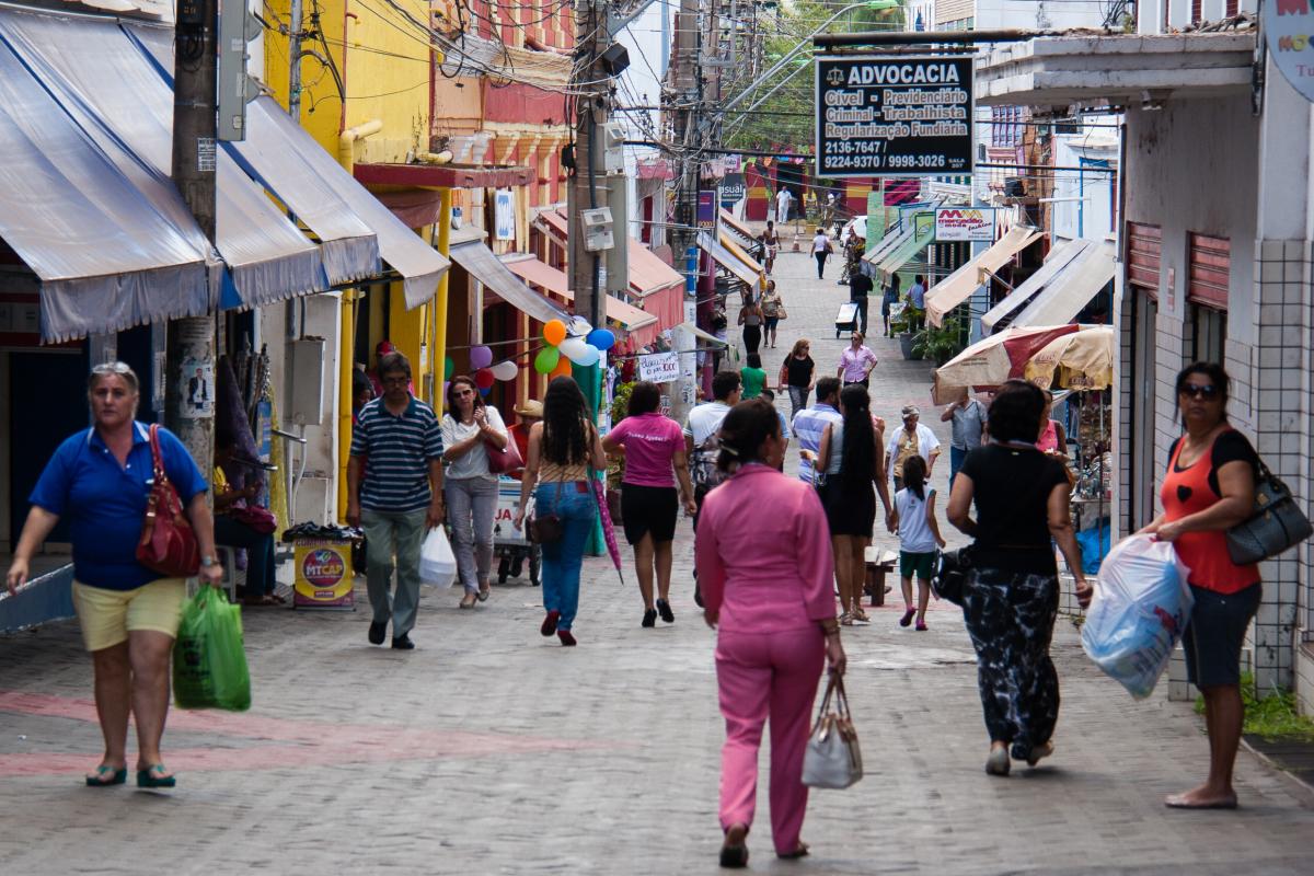 Comércio na rua e em shoppings de VG e Cuiabá funcionará no feriado de sexta