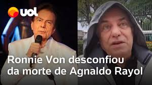 Ronnie Von se emociona em velório de Agnaldo Rayol e diz que não quis acreditar; veja