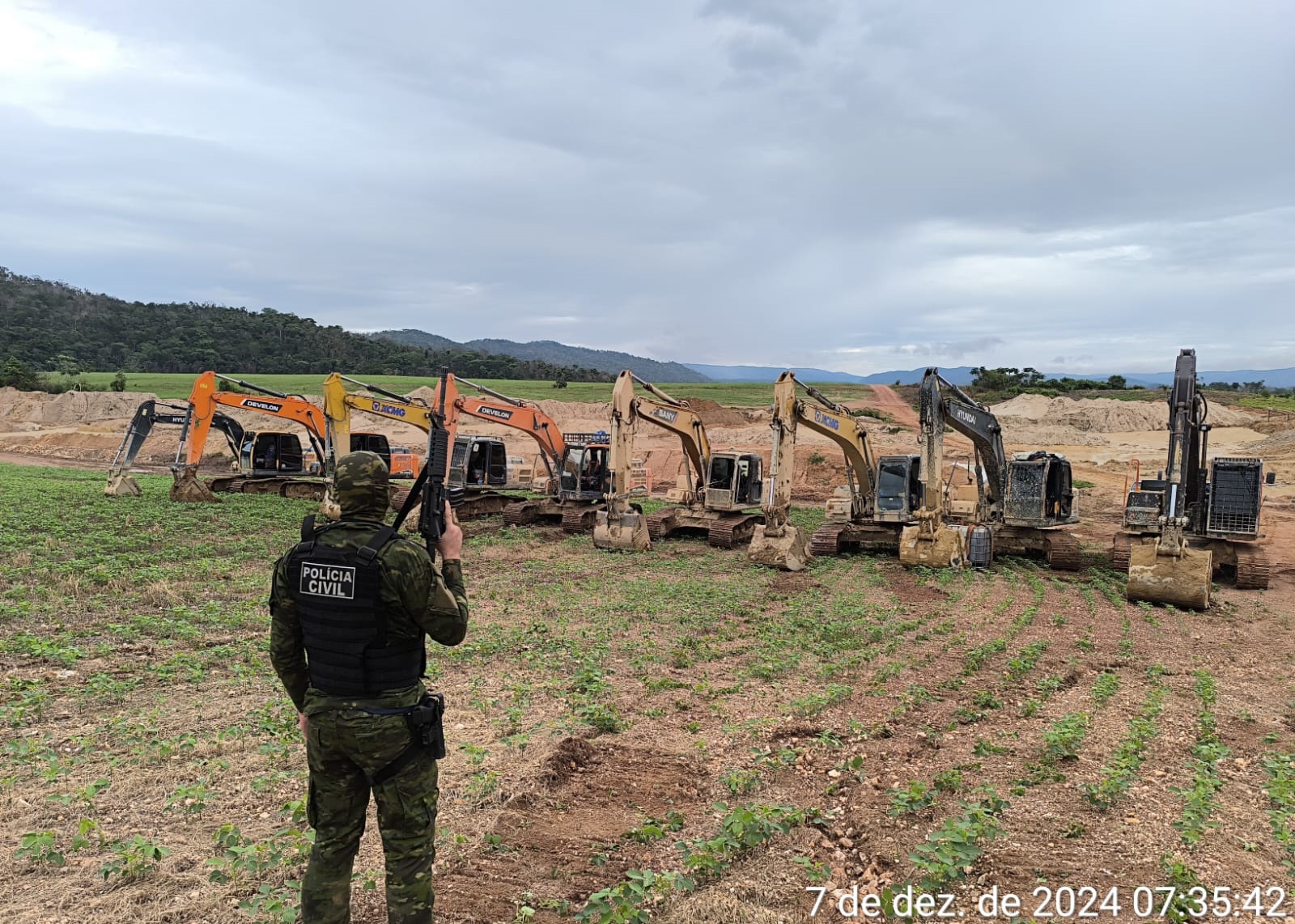 Polícia apreende 9 escavadeiras em operação contra garimpo ilegal em MT