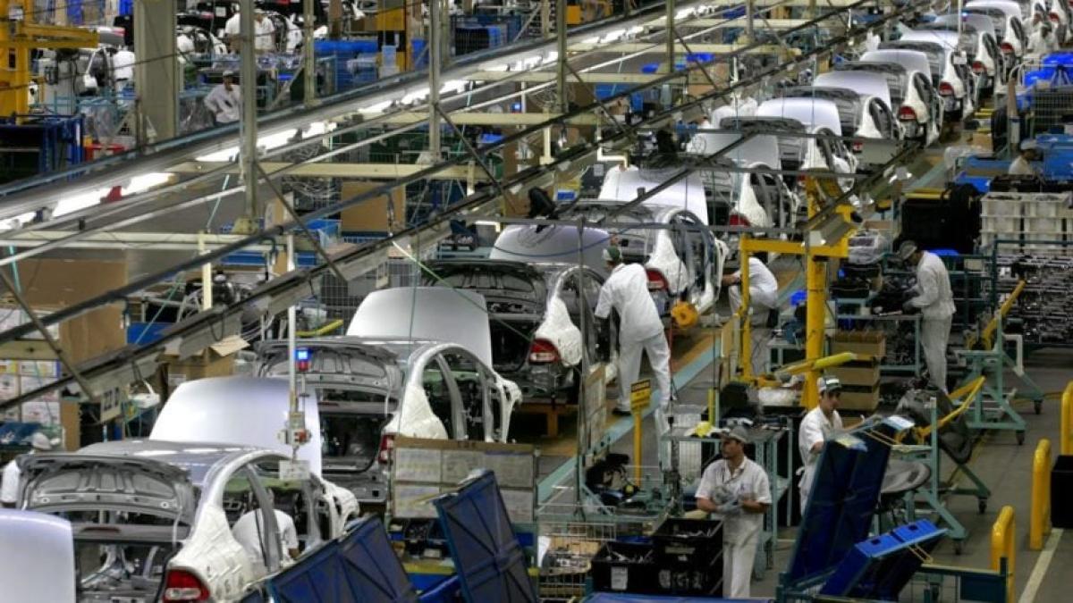 Produção industrial tem queda de 0,2% em outubro