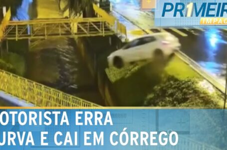 Flagra: Carro cai em córrego após motorista errar curva de rua; veja