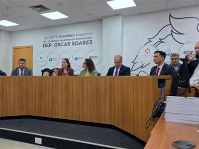 Foto da Notícia: 1º Encontro de Direito Legislativo da OAB-MT reúne centenas de estudantes e advogados