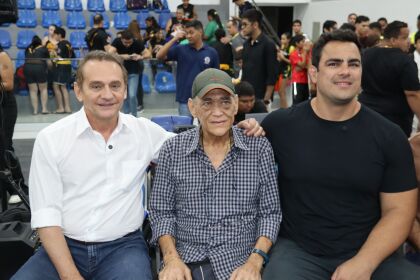 Wilson Santos com Pedro Shionaha e o secretário Davi Moura