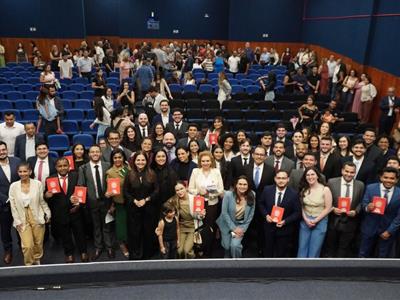 Foto da Notícia: OAB-MT faz a entrega de carteiras para novos profissionais em solenidade na Seccional