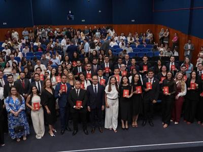 Foto da Notícia: OAB-MT realiza a entrega de carteiras para novos advogados, advogadas e estagiários