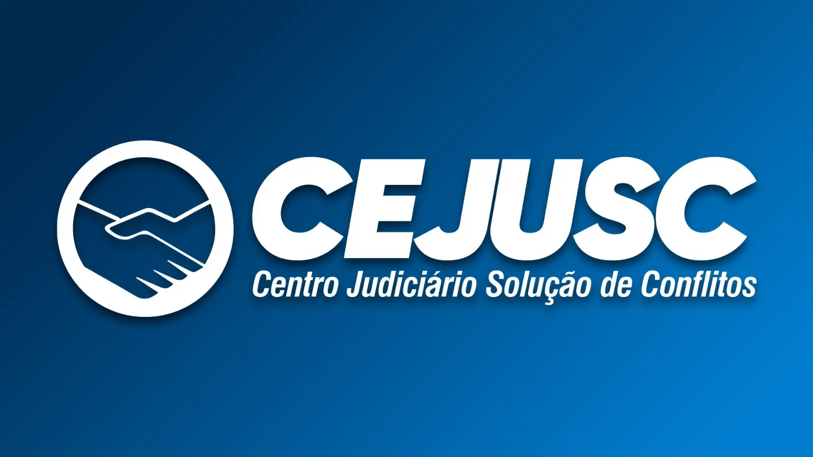A imagem apresenta o logotipo do CEJUSC (Centro Judiciário de Solução de Conflitos), com fundo azul e texto em branco. À esquerda, há um ícone de aperto de mãos dentro de um círculo, simbolizando acordo e conciliação. 