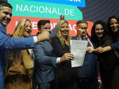Foto da Notícia: OAB Nacional e Seccional Mato Grosso encerram evento firmando Carta e assumindo compromissos