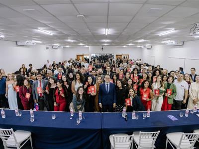 Foto da Notícia: OAB-MT recebe novos advogados e advogadas e incentiva atuação com coragem e retidão