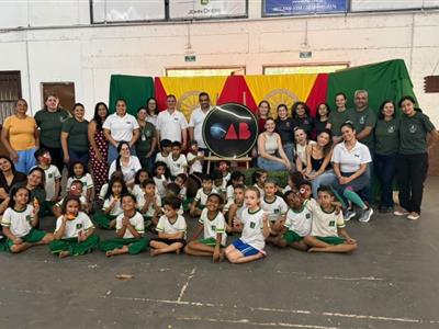 Foto da Notícia: Projeto Criança Feliz leva brincadeiras e brindes a alunos de escola municipal em Nova Mutum